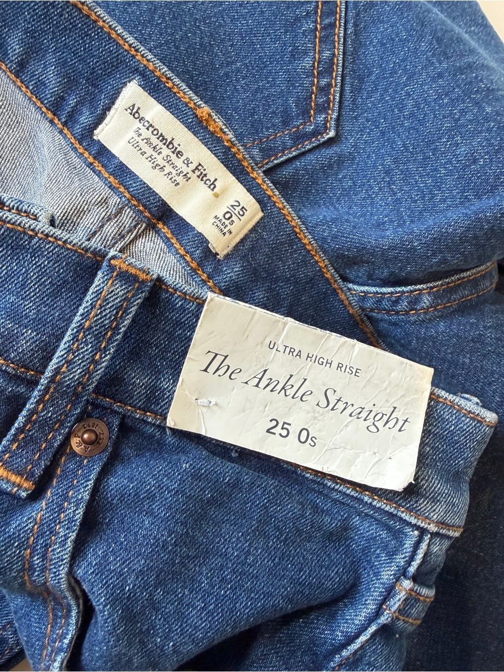 NWT Abercrombie & Fitch Women’s Ankle Straight Jeans - size 25/0 short